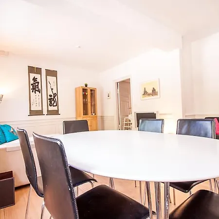 Central Apartment *